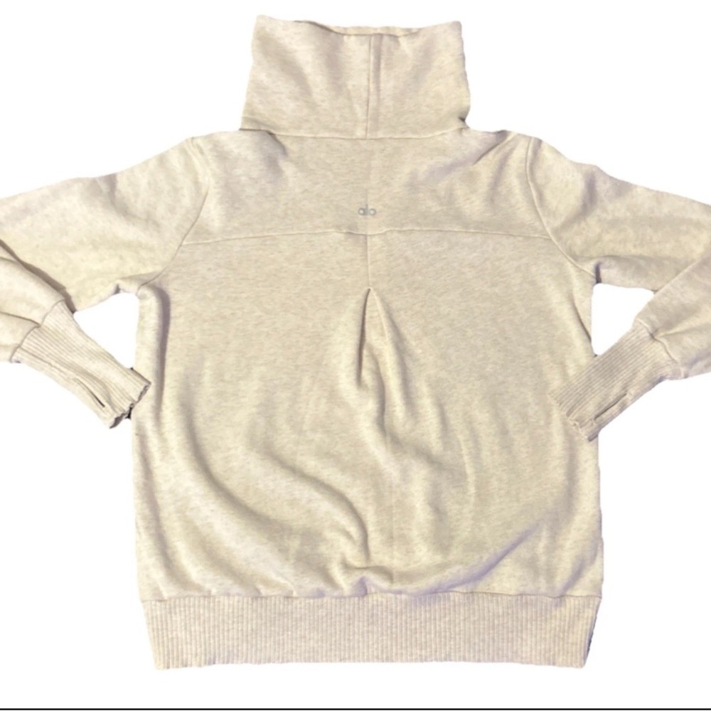 ALO Yoga Light Beige Turtleneck  Sweater Size Medium (oversized fit)
